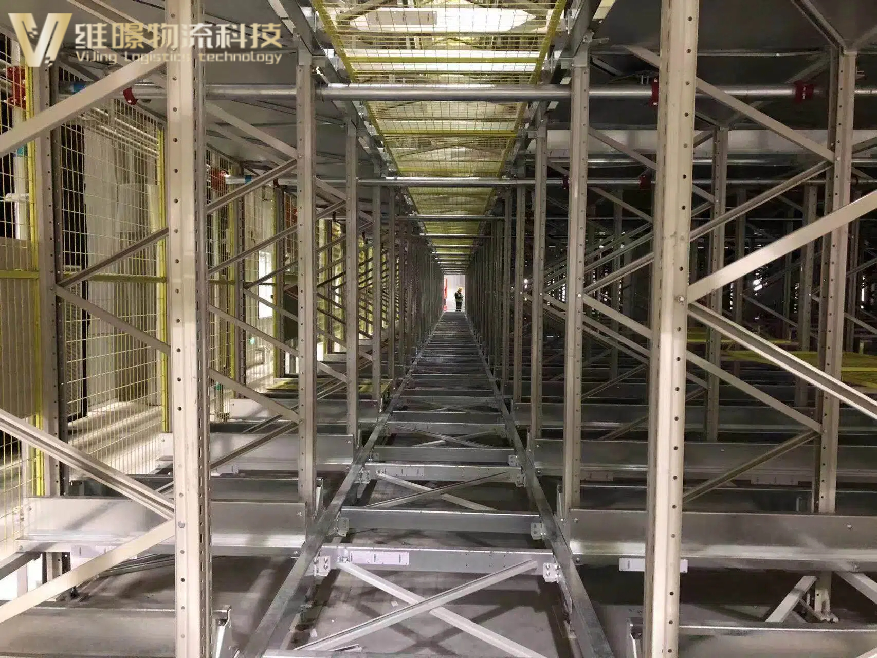 四向穿梭車自動(dòng)化倉(cāng)庫：快消品行業(yè)的效率引擎